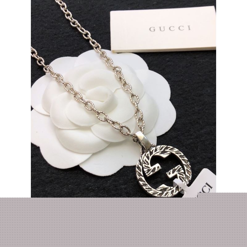 G*u*i necklaces